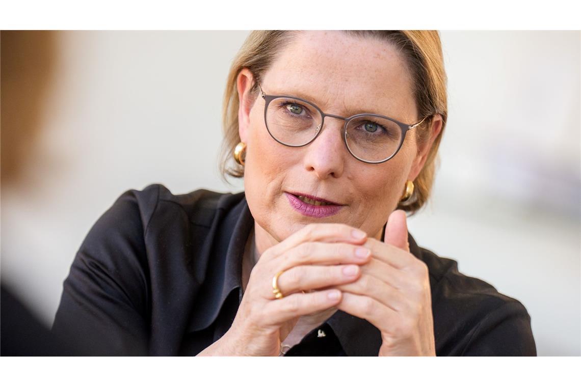 Hubig befürwortet gemeinsame Mutterschaft für Frauenpaare Bundesjustizministerin Stefanie Hubig (SPD) hält es für sinnvoll, eine gemeinsame Mutterschaft ab Geburt zu ermöglichen. (Archivfoto)
