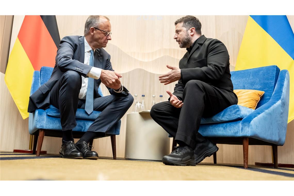 Bundeskanzler Friedrich Merz (CDU) bespricht mit dem ukrainischen Präsidenten Wolodymyr Selenskyj das weitere Vorgehen für ein Ende des russischen Angriffskriegs.