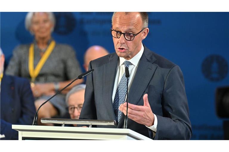 Bundeskanzler Friedrich Merz (CDU) hat bei der Karlspreis-Verleihung in Aachen Reformen angemahnt.