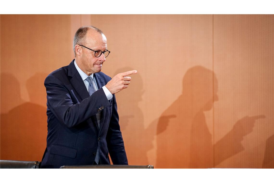 Bundeskanzler Friedrich Merz (CDU) nimmt an der Sitzung des Bundeskabinetts im Bundeskanzleramt teil.