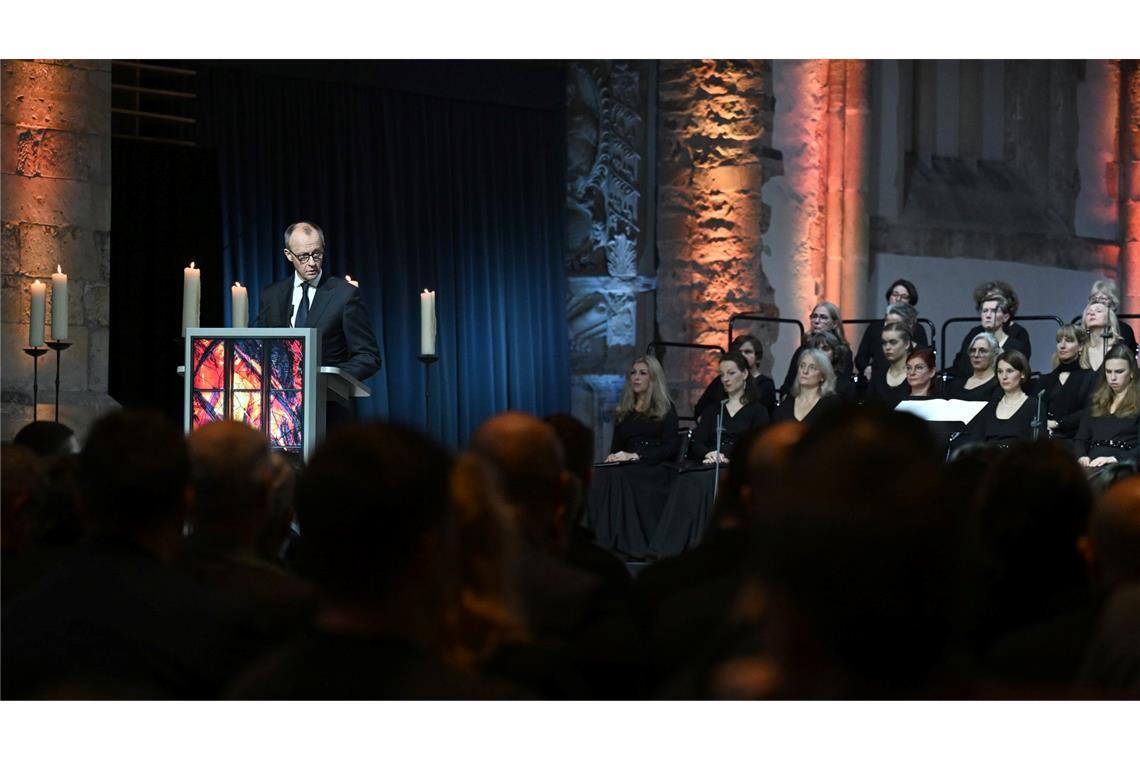 Bundeskanzler Friedrich Merz (CDU) spricht in der Johanniskirche bei der Gedenkveranstaltung für Betroffene und Hinterbliebene ein Jahr nach dem Anschlag auf dem Magdeburger Weihnachtsmarkt.