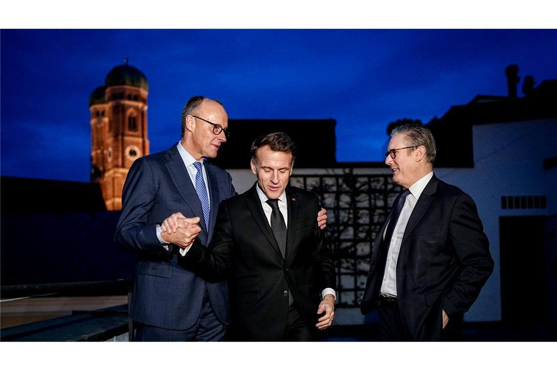 Bundeskanzler Friedrich Merz, Frankreichs Präsident Emmanuel Macron und der britische Premier Keir Starmer trafen sich auf der Münchner Sicherheitskonferenz. (Archivbild)