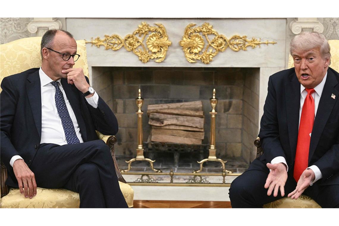 7 Lehren aus 17 Stunden in Washington Bundeskanzler Friedrich Merz lauscht geduldig den Worten von US-Präsident Donald Trump.
