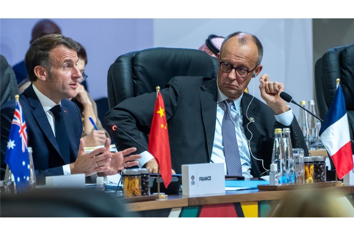 Bundeskanzler Friedrich Merz (rechts) will mit dem französischen Präsidenten Emmanuel Macron und anderen Partnern an Änderungsvorschlägen für den US-Plan arbeiten.