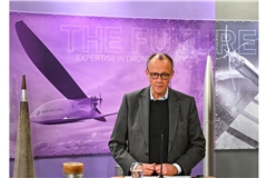 Bundeskanzler Friedrich Merz sieht derzeit keinen Anlass für einen internationalen Militäreinsatz zum Schutz von Handelsschiffen in der Straße von Hormus.