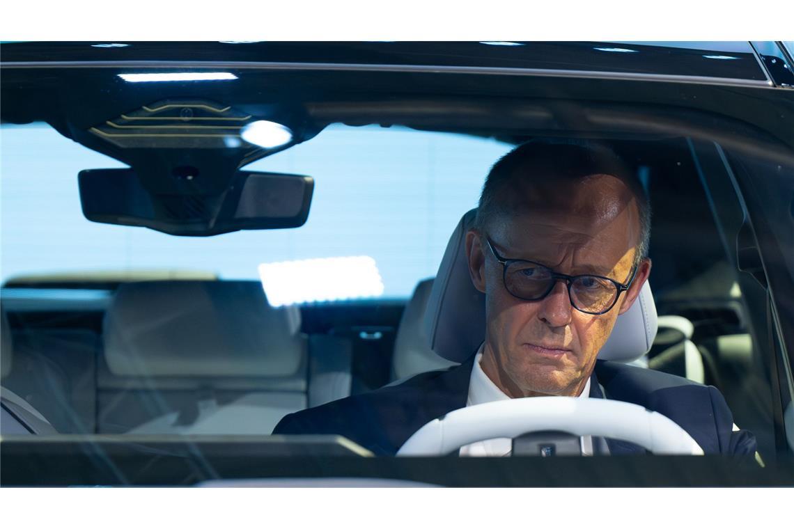 Kreise: Kanzler Merz lädt zu Autogipfel am 9. Oktober ein Bundeskanzler Friedrich Merz will mit den wichtigsten Beteiligten über die Krise in der Autoindustrie sprechen.