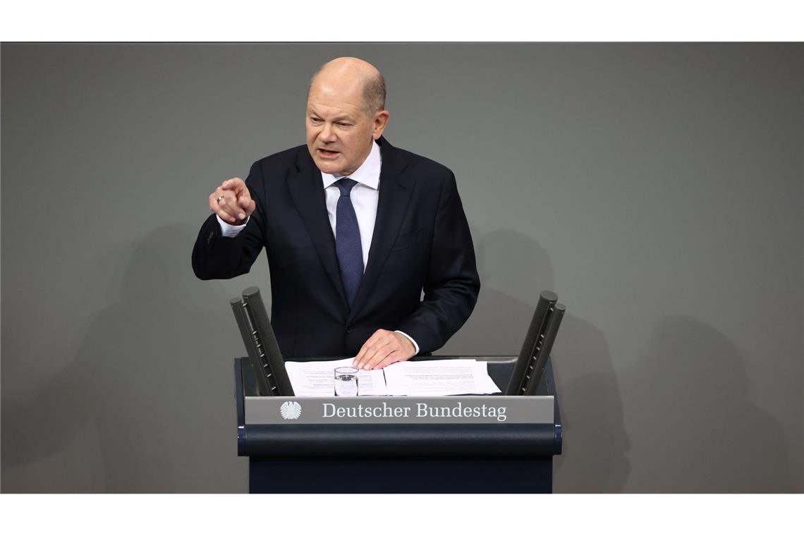 Elf Zitate: Was die deutsche Politik 2024 bewegte Bundeskanzler Olaf Scholz (SPD) nutzt seine Rede über die Vertrauensfrage im Bundestag für eine harte Attacke gegen die FDP. (Archivbild)