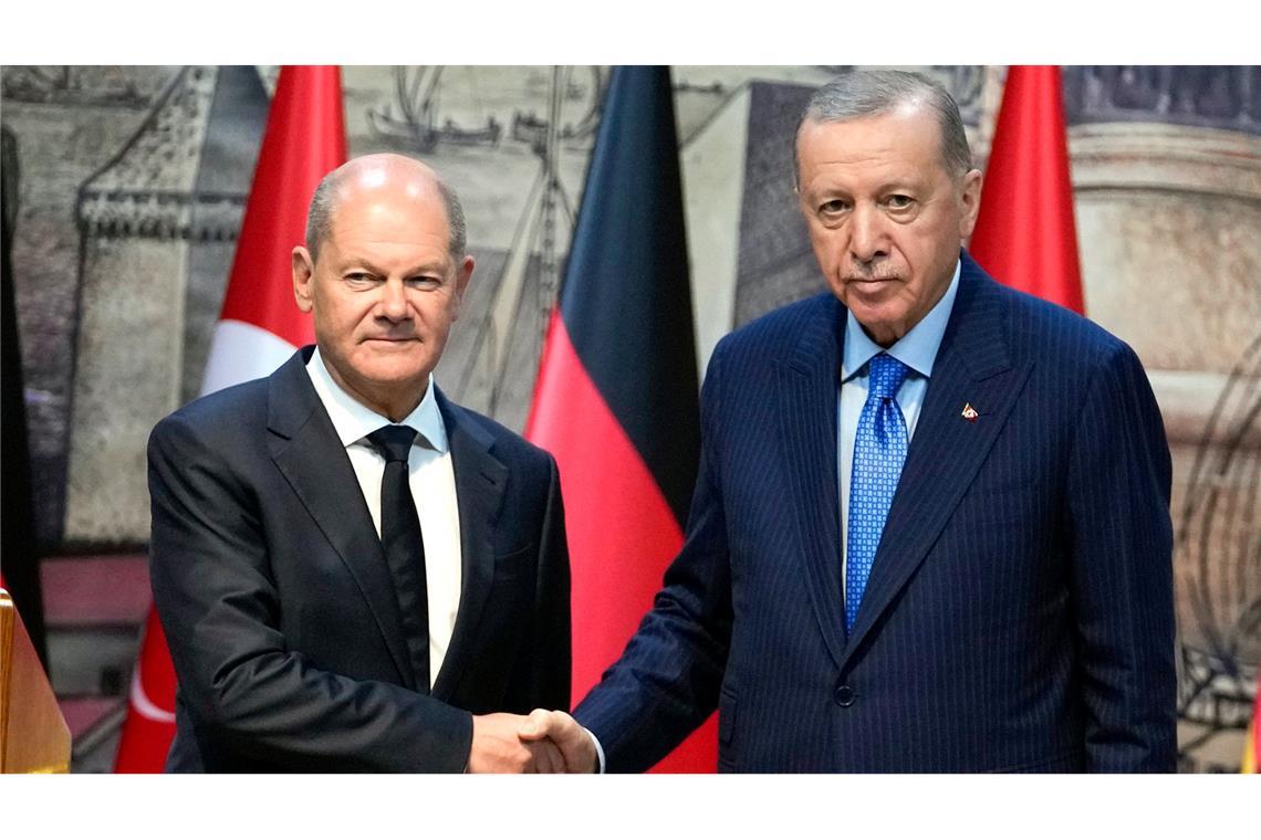Afghanen auf Platz eins bei Dublin-Überstellungen Bundeskanzler Olaf Scholz (SPD) und der türkische Präsident, Recep Tayyip Erdogan, trafen sich im Oktober in Istanbul. (Archivbild)