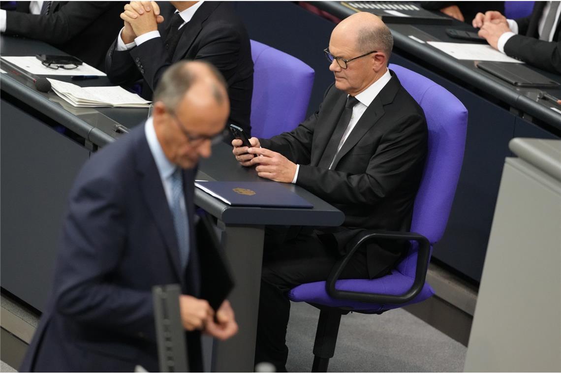 Scholz nennt Chialo "Hofnarr" - "nicht rassistisch" gemeint Bundeskanzler Olaf Scholz (SPD) und sein aussichtsreichster Herausforderer, Unionsfraktionschef Friedrich Merz (CDU).