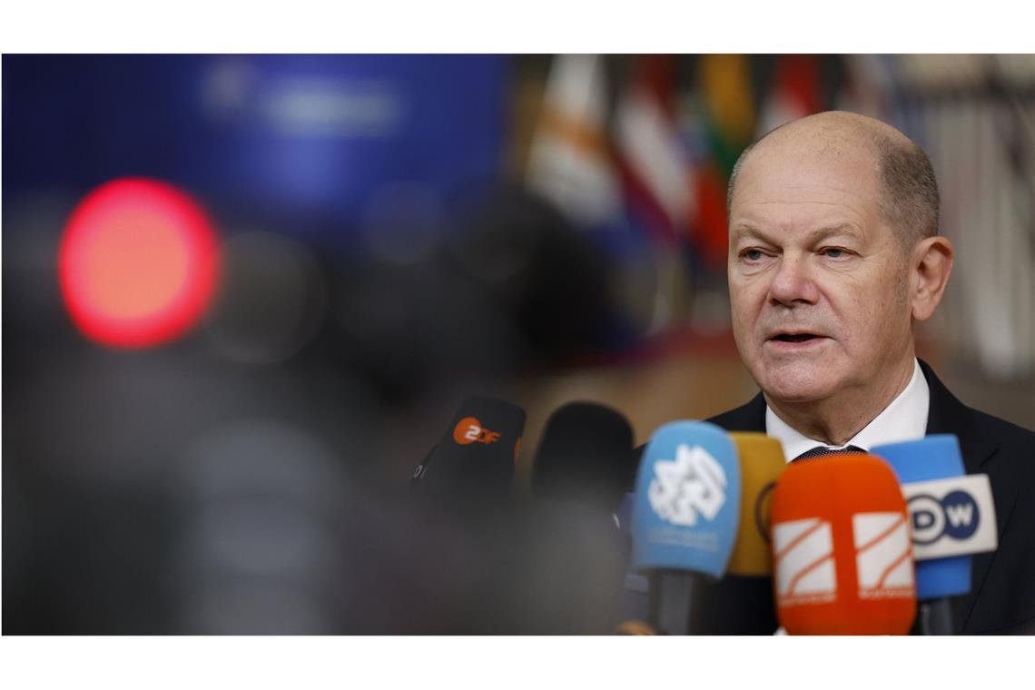 Selenskyj drängt die EU zur Kooperation mit den USA Bundeskanzler Scholz wirbt beim EU-Gipfel in Brüssel für die weitere Unterstützung der Ukraine.