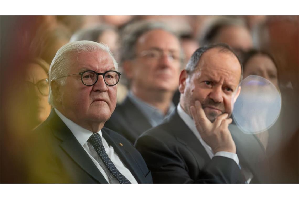 Bundespräsident Frank-Walter Steinmeier mit Preisträger Philippe Sands.