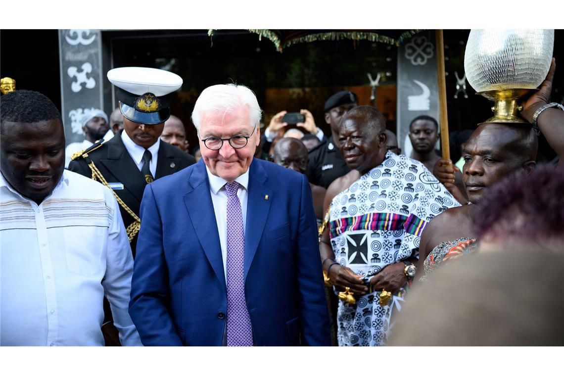 Bundespräsident Frank-Walter Steinmeier stellt sich in Ghana ausdrücklich hinter Außenminister Johann Wadephul (CDU).