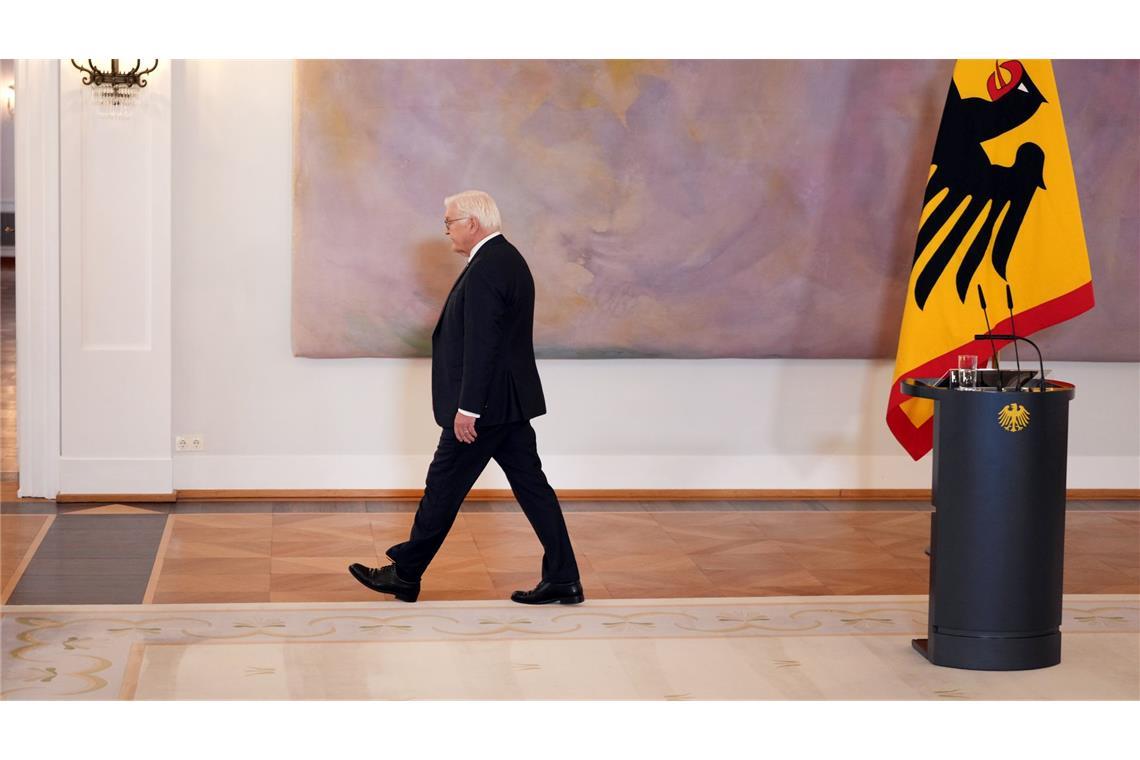 Steinmeier macht Weg für Neuwahl frei Bundespräsident Steinmeier hat die Auflösung des Bundestags bekannt gegeben.