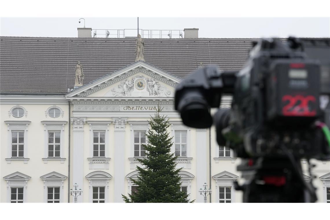 Steinmeier macht Weg für Neuwahl frei Bundespräsident Steinmeier hat die Auflösung des Bundestags bekannt gegeben.