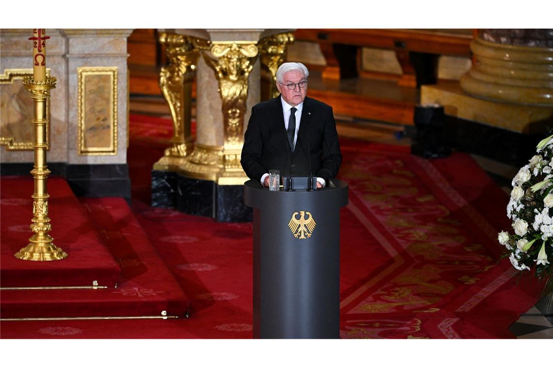 Abschied von Horst Köhler - unermüdlicher Diener des Landes Bundespräsident Steinmeier würdigt seinen gestorbenen Vorgänger Köhler als "unermüdlichen Diener unseres Gemeinwesens".