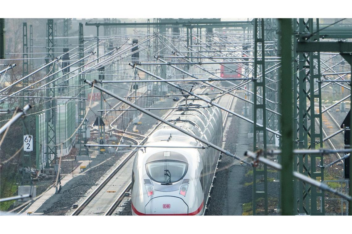 Bundestag gibt Milliardengelder für die Bahn frei Bundestag macht den Weg für Bahn-Milliarden frei.