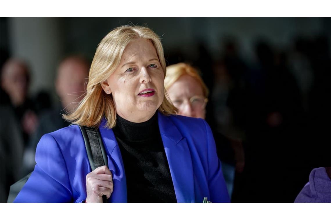 Bundestagsfraktionen - SPD: Bärbel Bas (SPD), Bundesministerin für Arbeit und Soziales und SPD-Parteivorsitzende, kommt zur Sitzung ihrer Bundestagsfraktion.