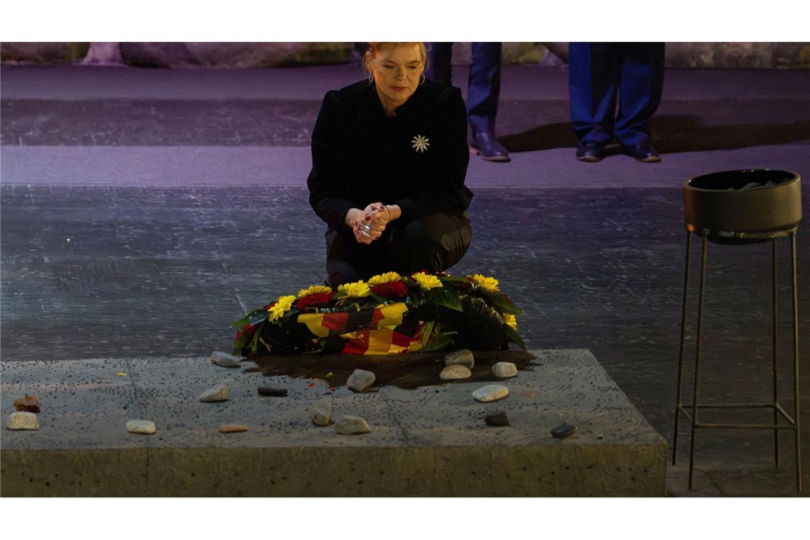 Bundestagspräsidentin Julia Klöckner gedenkt in Yad Vashem der Millionen Opfer des Holocaust.