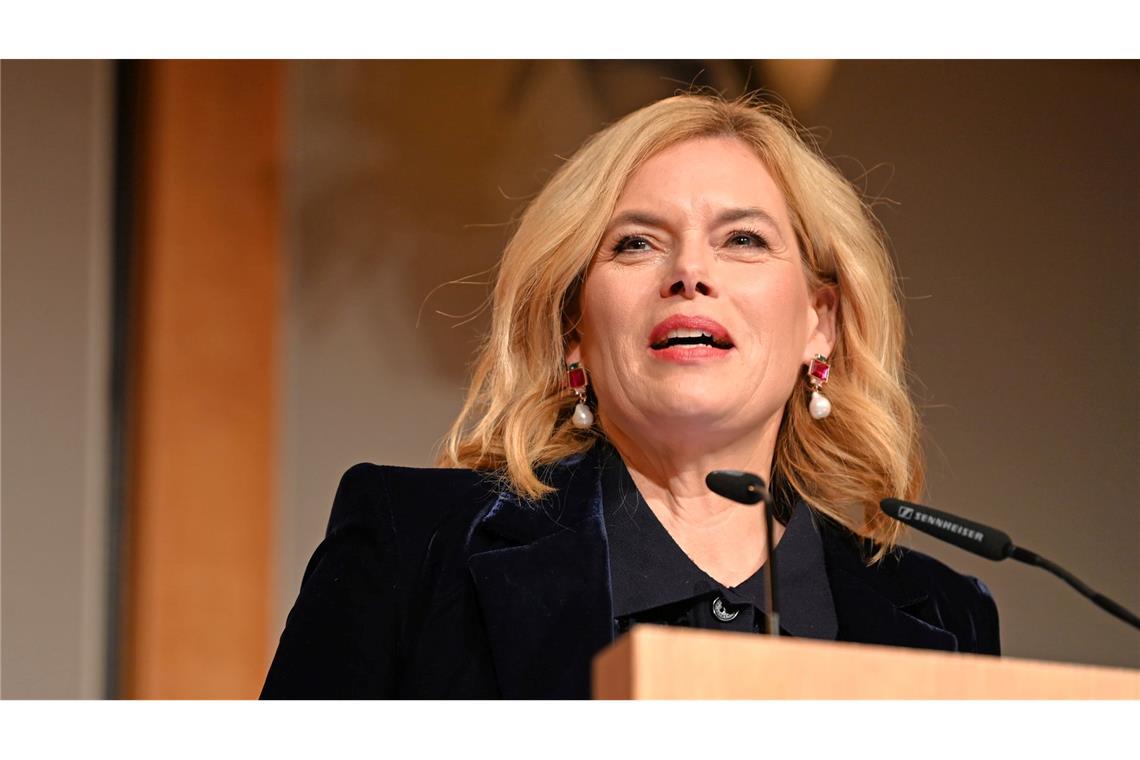 Bundestagspräsidentin Julia Klöckner hielt in Berlin eine Laudatio auf die Streetworkerin Sabine Constabel, die sich gegen Prostitution engagiert.