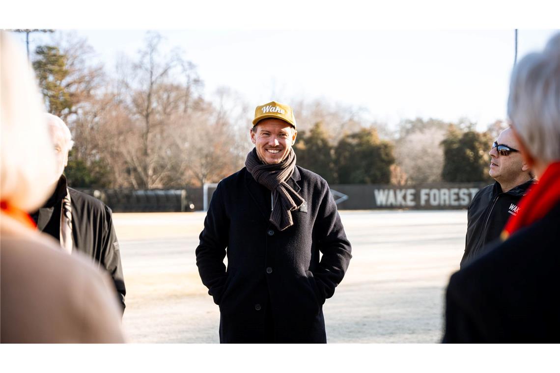 Bundestrainer Julian Nagelsmann auf dem Sportgelände der Universität.