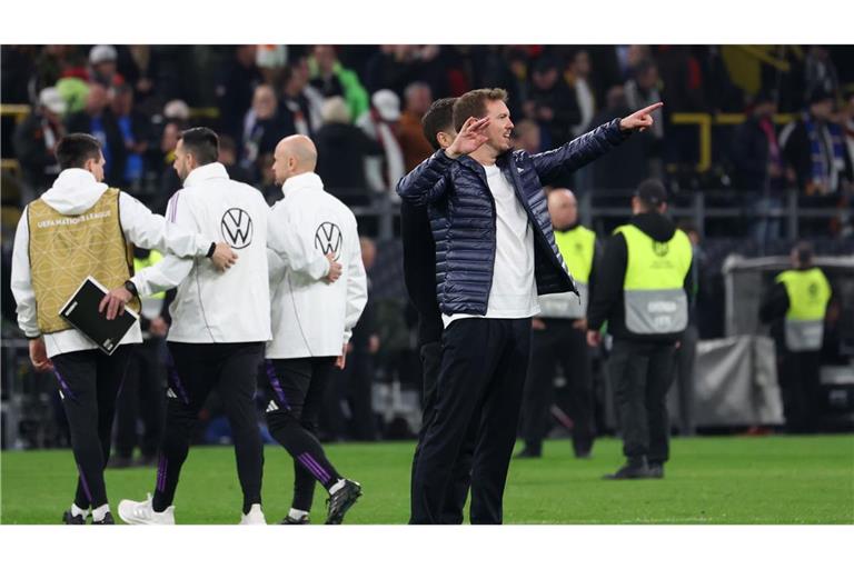 Bundestrainer Julian Nagelsmann und seine Spieler laden rund 4000 Fans zum öffentlichen Training ein. (Archivbild)