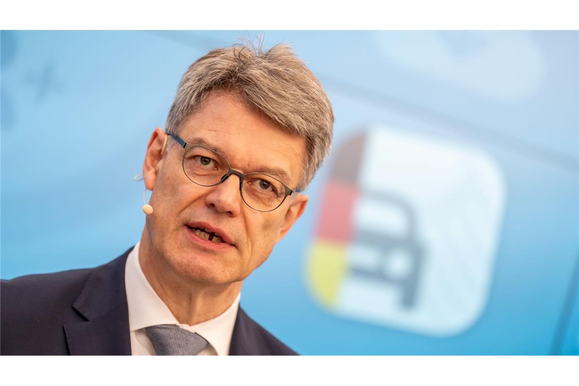 Bundesverkehrsminister Schnieder: "Die Automobilindustrie ist die Leitindustrie in Deutschland."