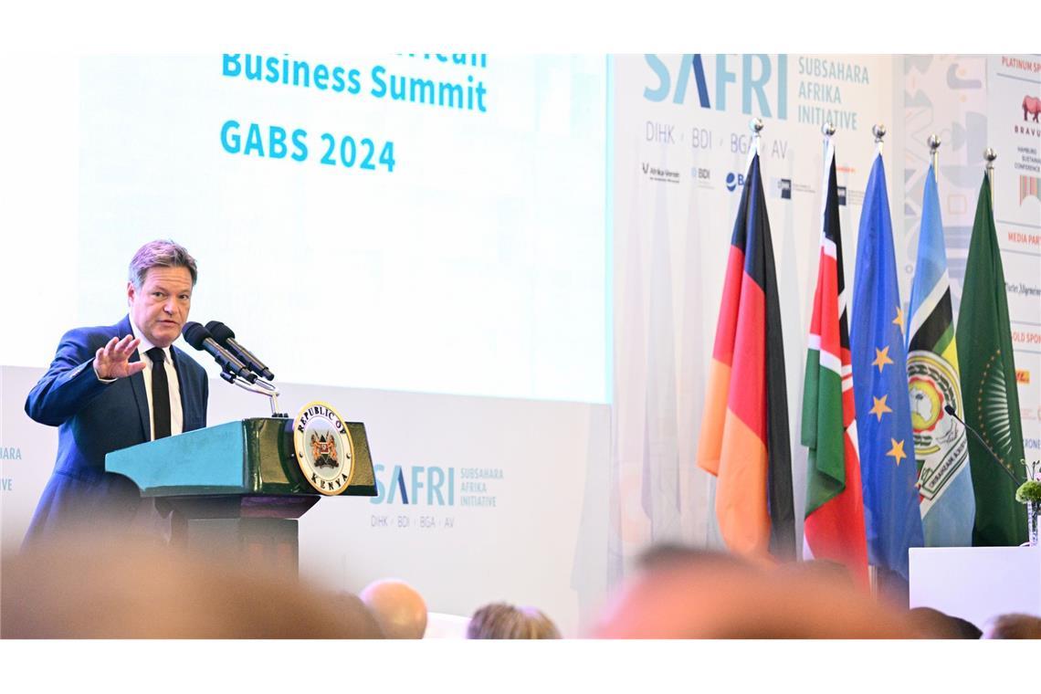 Habeck bietet Ländern Afrikas engere Zusammenarbeit an Bundeswirtschaftsminister Habeck wirbt für sichere Investitionsbedingungen in Afrika.