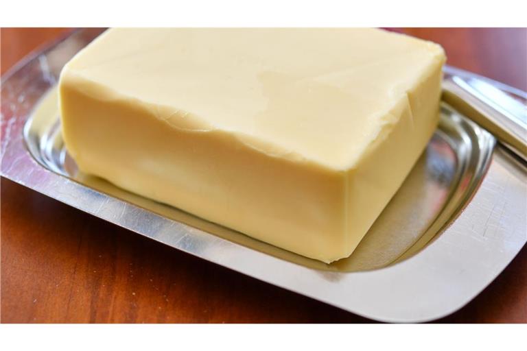 Butter kostet deutlich weniger als noch vor einem Jahr. (Archivbild)