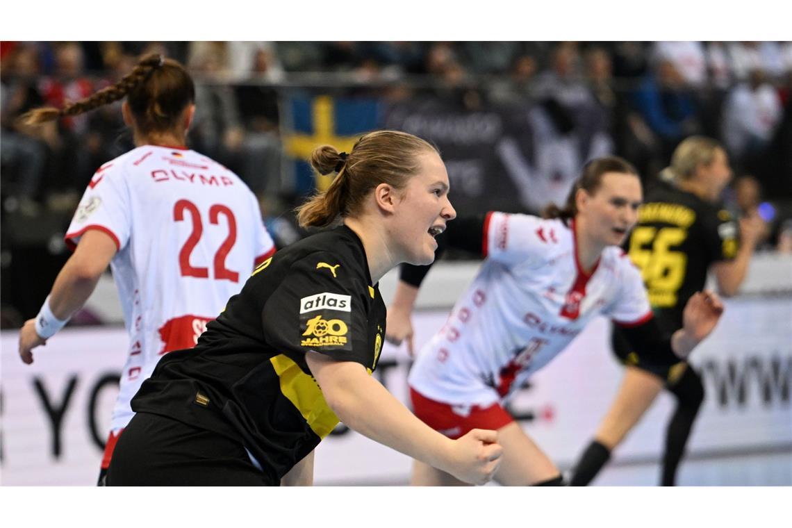 Dank Johanna Bundsens Paraden – HB Ludwigsburg zieht ins Finale ein BVB-Kreisläuferin Lisa Antl jubelt.