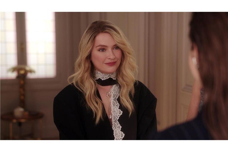 Camille Razat als Camille in der Serie "Emily in Paris".