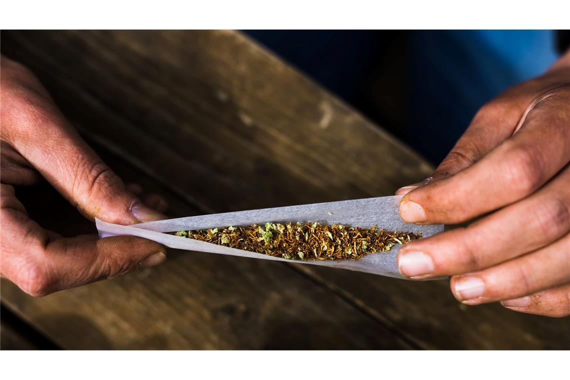Psychiater: Beobachte Zunahme von Cannabis-Konsum Cannabis ist in Deutschland seit 1. April 2024 für Erwachsene freigegeben (Symbolbild).