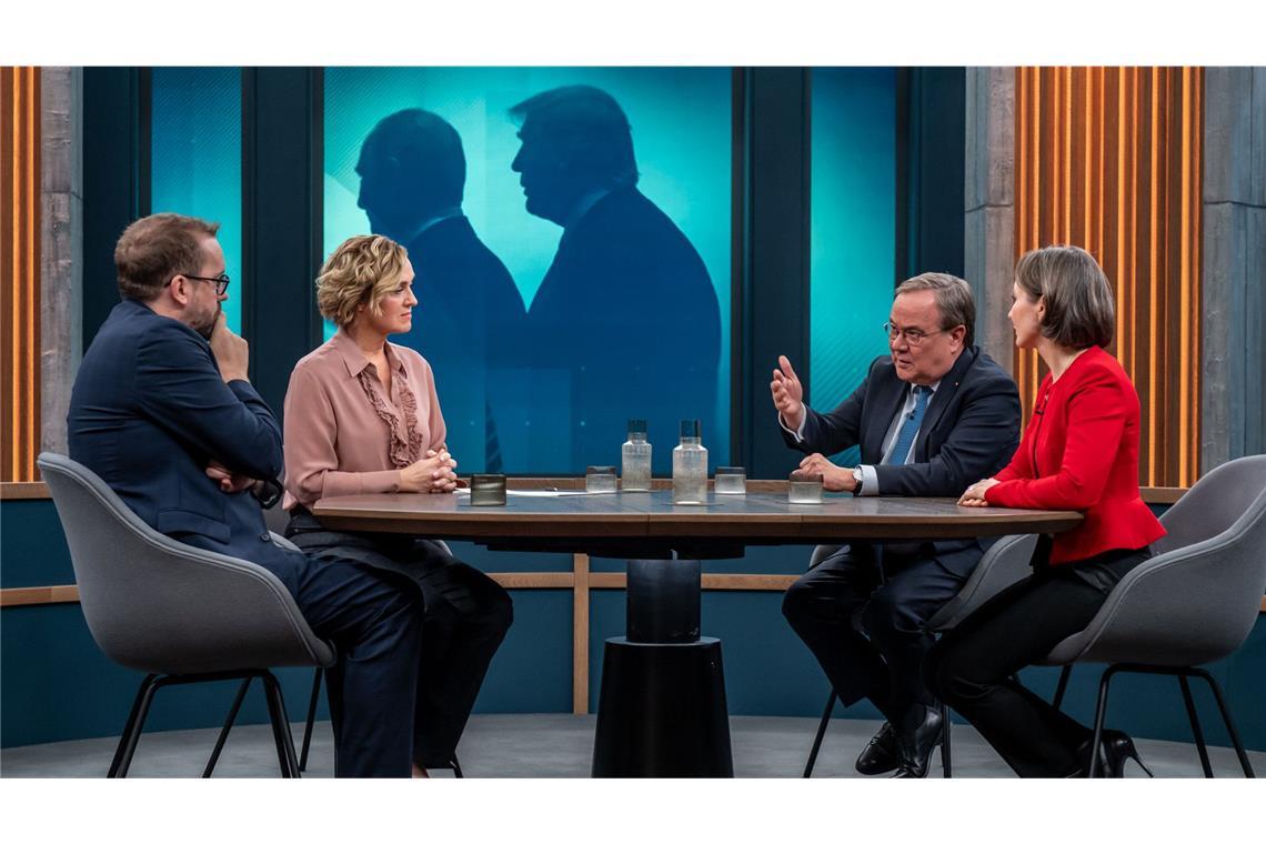 Caren Miosga diskutiert sonntags mit ihren Gästen.