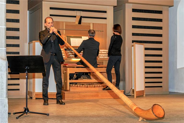 Carlo Torlontano am Horn und Francesco Di Lernia an der Orgel haben dem Publikum in der Stadtkirche einen ganz seltenen Musikgenuss beschert. Foto: Stefan Bossow