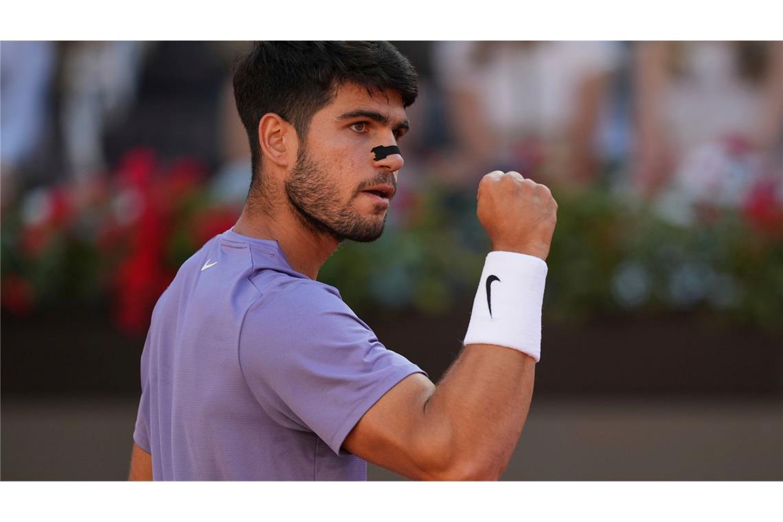 Tennis-Spektakel in Rom: Alcaraz stoppt Sinner Carlos Alcaraz bezwingt Lokalmatador Sinner nach einem engen ersten Satz.