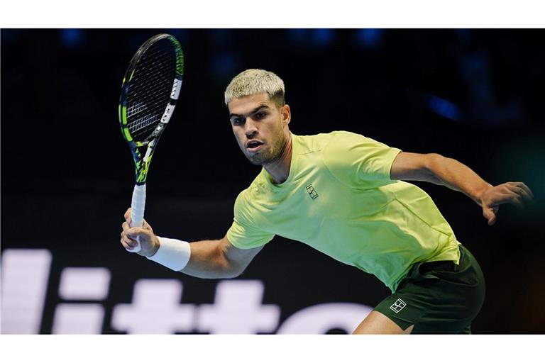 Carlos Alcaraz gewinnt sein Auftaktmatch bei den ATP Finals.