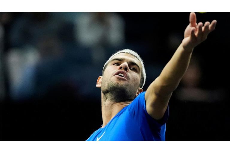 Carlos Alcaraz gewinnt sein Erstrundenmatch in Tokio trotz zwischenzeitlicher Probleme mit dem Fuß. (Archivbild)