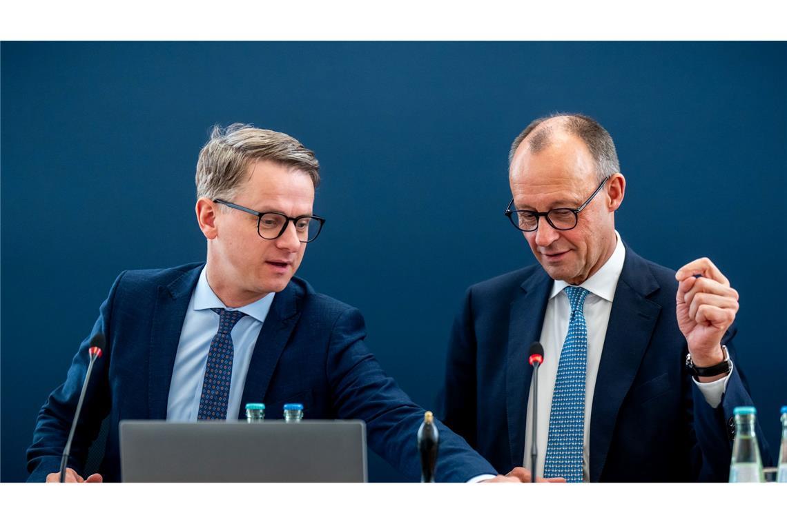Linnemann wird nicht Minister und bleibt CDU-Generalsekretär Carsten Linnemann bleibt CDU-Generalsekretär (links) und zieht nicht in eine künftige Bundesregierung unter dem absehbaren Kanzler Friedrich Merz.