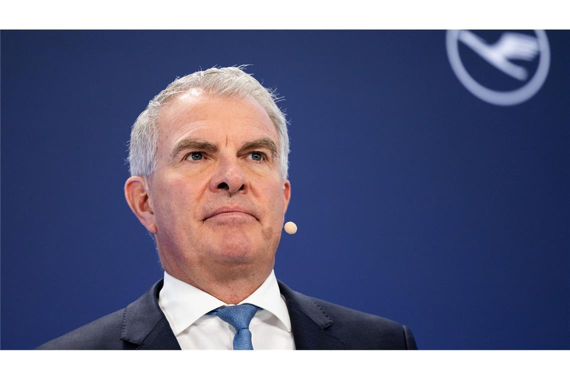 Carsten Spohr sieht den Gebrauch von E-Fuels in Autos kritisch. (Archivbild)