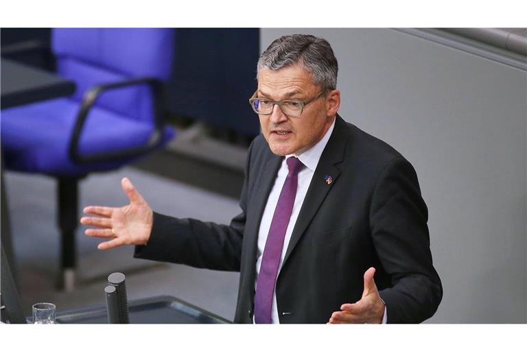 CDU-Außenpolitiker Roderich Kiesewetter ist der Ansicht, das gegenwärtige Handeln der Bundesregierung führt zur Täter-Opfer-Umkehr im Gazastreifen.