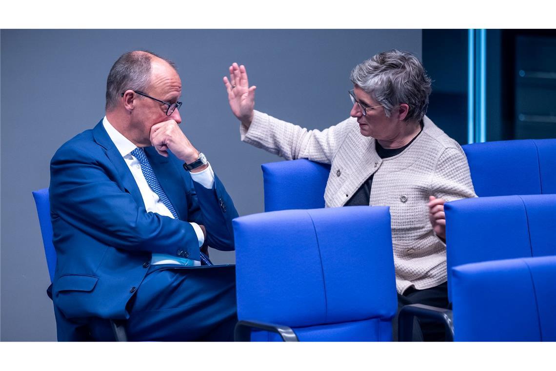 Merz: Hätte besser anders Kontakt zu Haßelmann aufgenommen CDU-Chef Friedrich Merz bedauert den Wirbel um die Mailbox-Nachricht für Grünen-Fraktionschefin Britta Haßelmann. (Archivbild)