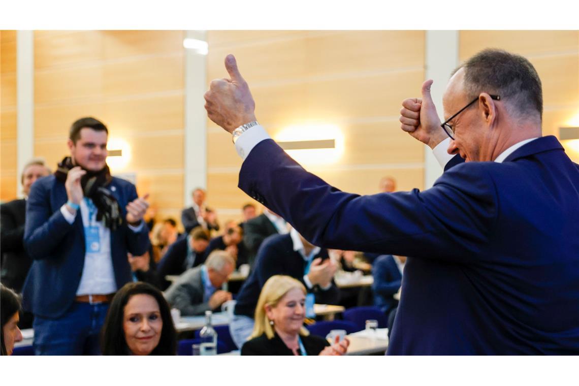 Teure Versprechen: Wie die Union bei der Wahl punkten will CDU-Chef Friedrich Merz versprach bei seiner Nominierung zum Spitzenkandidaten in Nordrhein-Westfalen die im Wahlprogramm genannten Steuersenkungen.