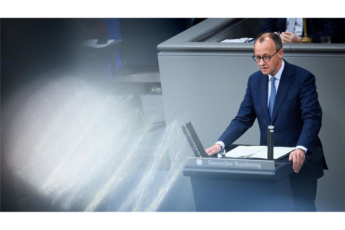 Union und SPD starten Koalitionsverhandlungen CDU-Chef Merz geht im Finanzstreit auf die Grünen zu.