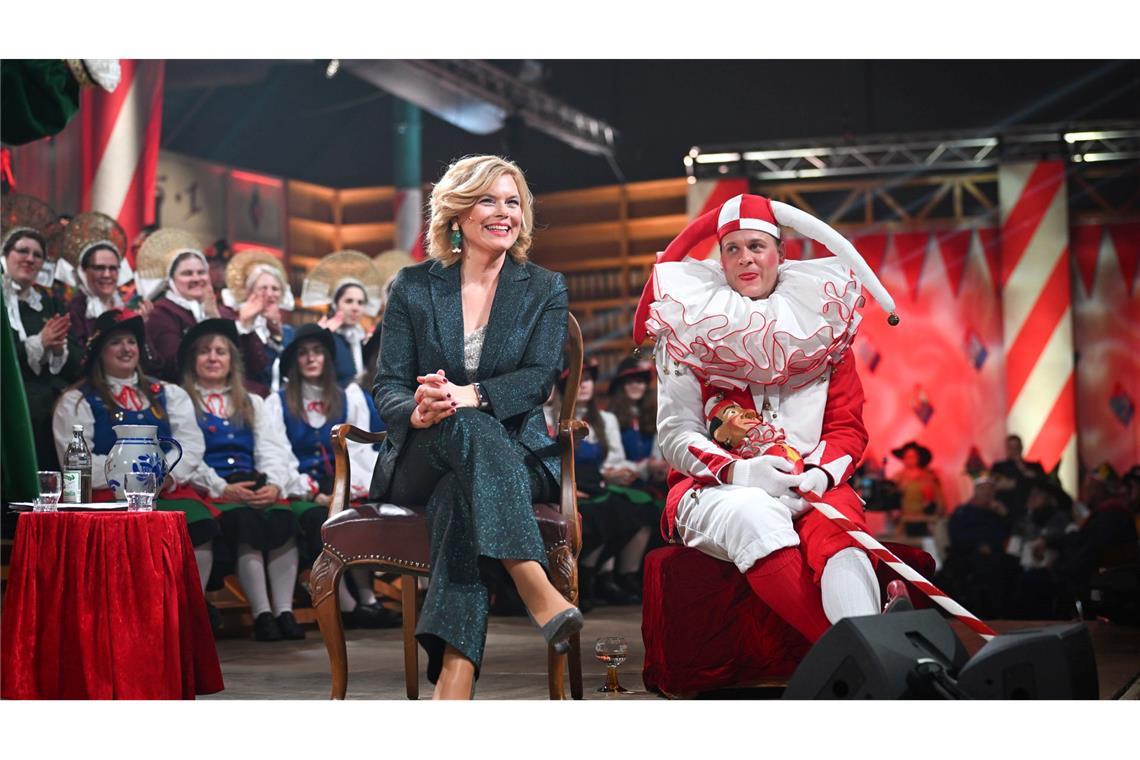 Bilder des Tages CDU-Politikerin Julia Klöckner sitzt vor dem Stockacher Narrengericht.