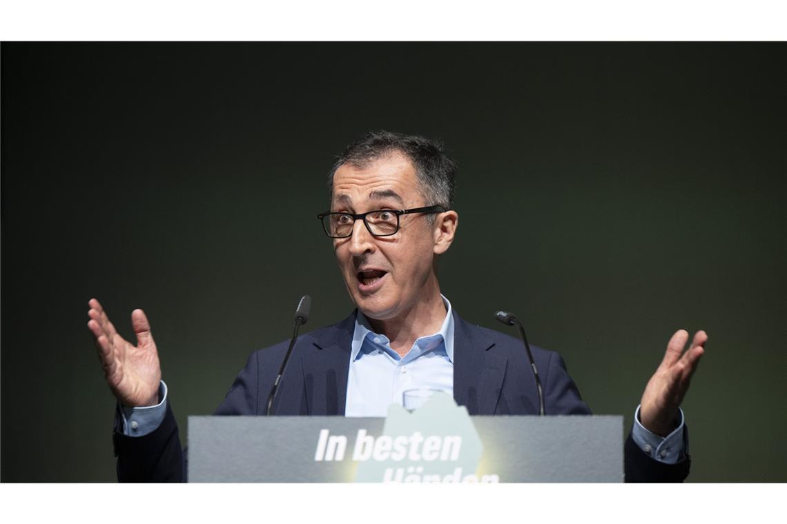 Özdemir zum Spitzenkandidaten gewählt Cem Özdemir am Samstag bei der Landeswahlversammlung in Heidenheim. Er will 2026 Ministerpräsident werden.