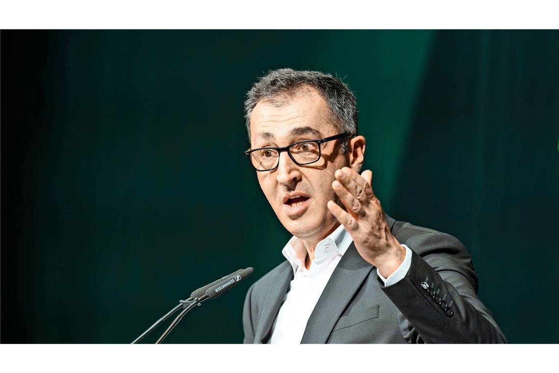 Cem Özdemir (Grüne) rät mit Blick auf die AfD zur genaueren Prüfung eines möglichen Verbotsantrages (Archivfoto).