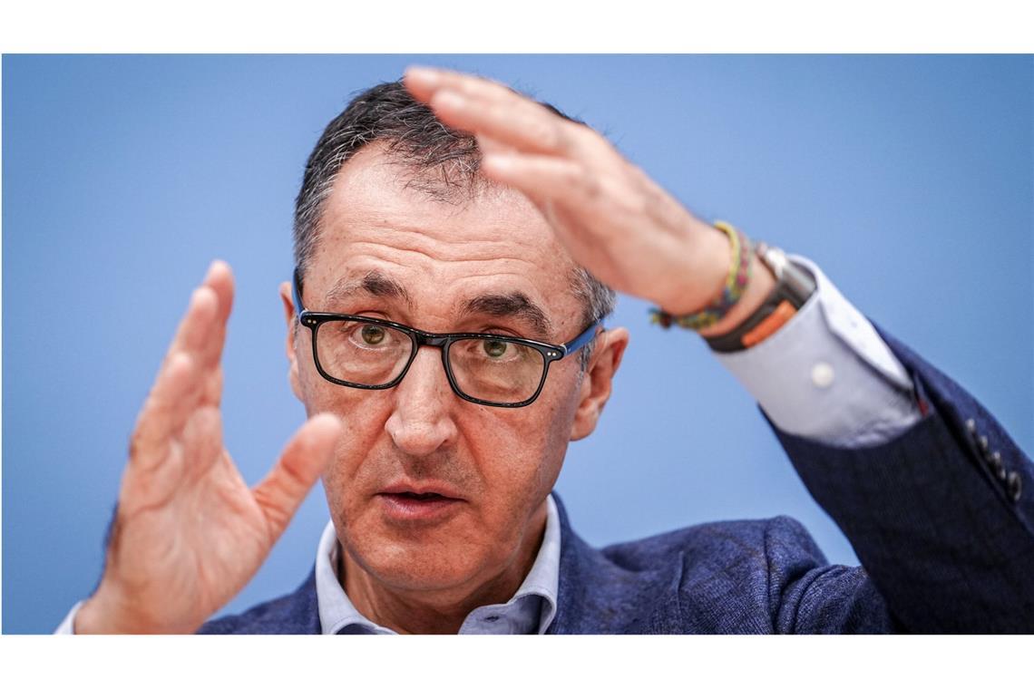 Union wirft Özdemir vor, Aufklärung der Fördergeld-Affäre zu verschleppen Cem Özdemir hat nach dem Ampel-Aus das Amt des Bildungsministers zusätzlich zu seinem Job an der Spitze des Landwirtschaftsministeriums übernommen.