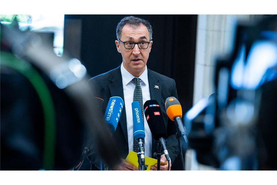Cem Özdemir, Ministerpräsident von Baden-Württemberg, spricht im Bundesrat vor Medienvertretern. (Archivbild)