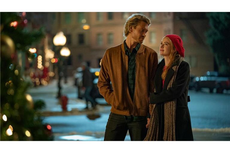 Chad Michael Murray und Britt Robertson im neuen Netflix-Weihnachtsfilm "The Merry Gentlemen" (Start 20. November)