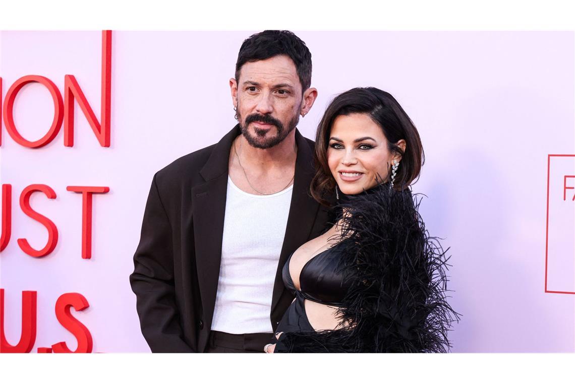 Diese ungewöhnlichen Namen gaben die Promis 2024 ihrem Nachwuchs Channing Tatums Ex-Ehefrau Jenna Dewan und Steve Kazee haben seit vergangenem Jahr zwei gemeinsame Kinder. Ihre Tochter Rhiannon Lee Kathryn Kazee kam im Juni 2024 zur Welt.
