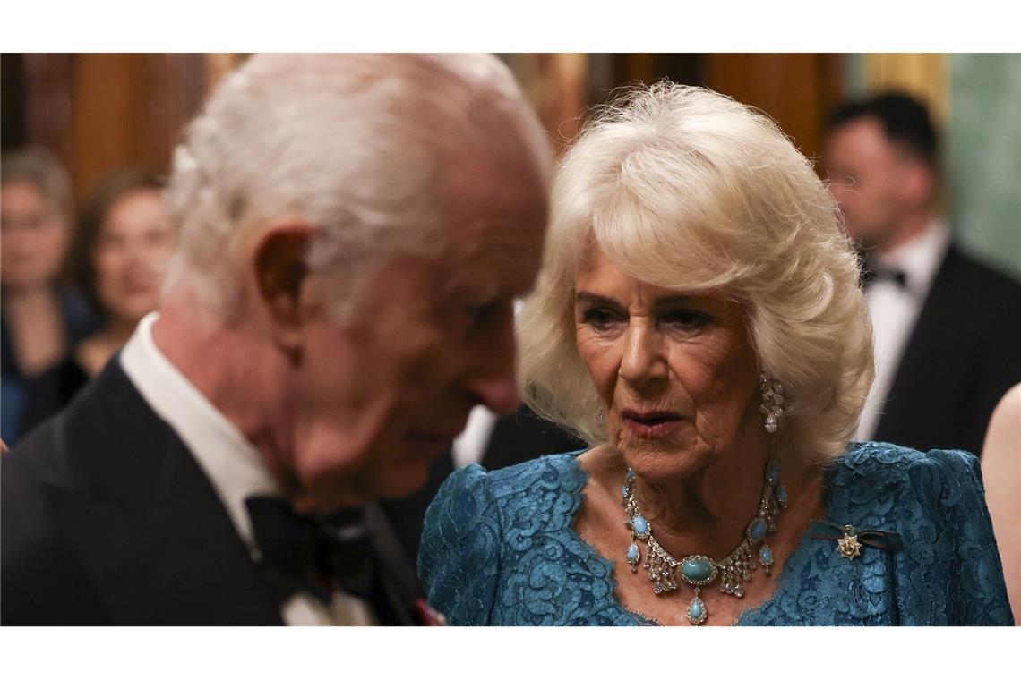 Britisches Königspaar "tief berührt" nach Audienz beim Papst Charles und Camilla feierten in Italien ihren 20. Hochzeitstag.